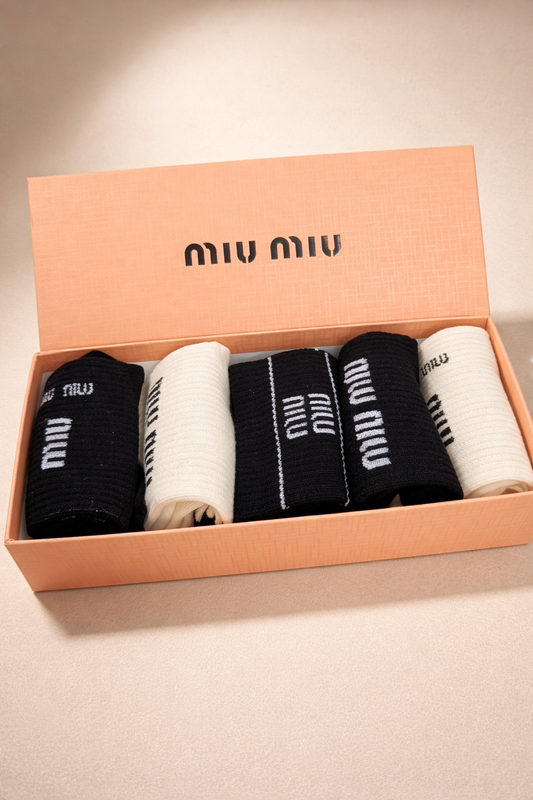 MIU MIU STYLE SOCKS
