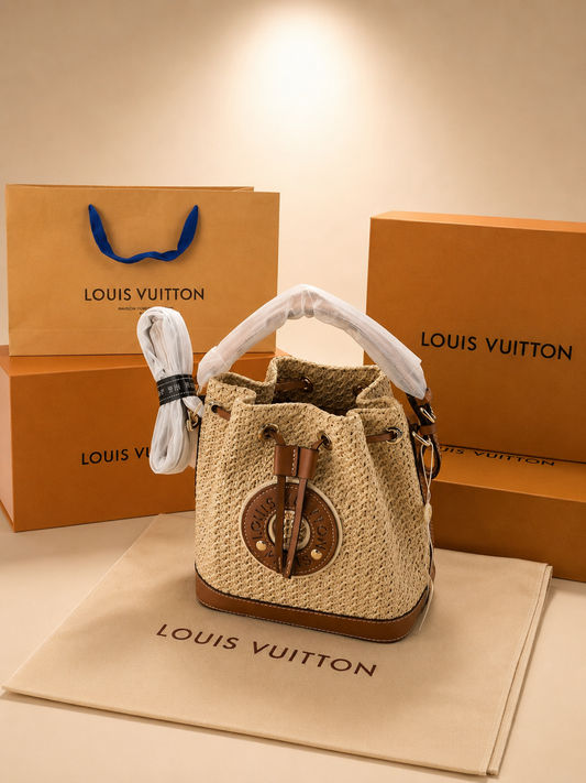 شنطة قش من LV